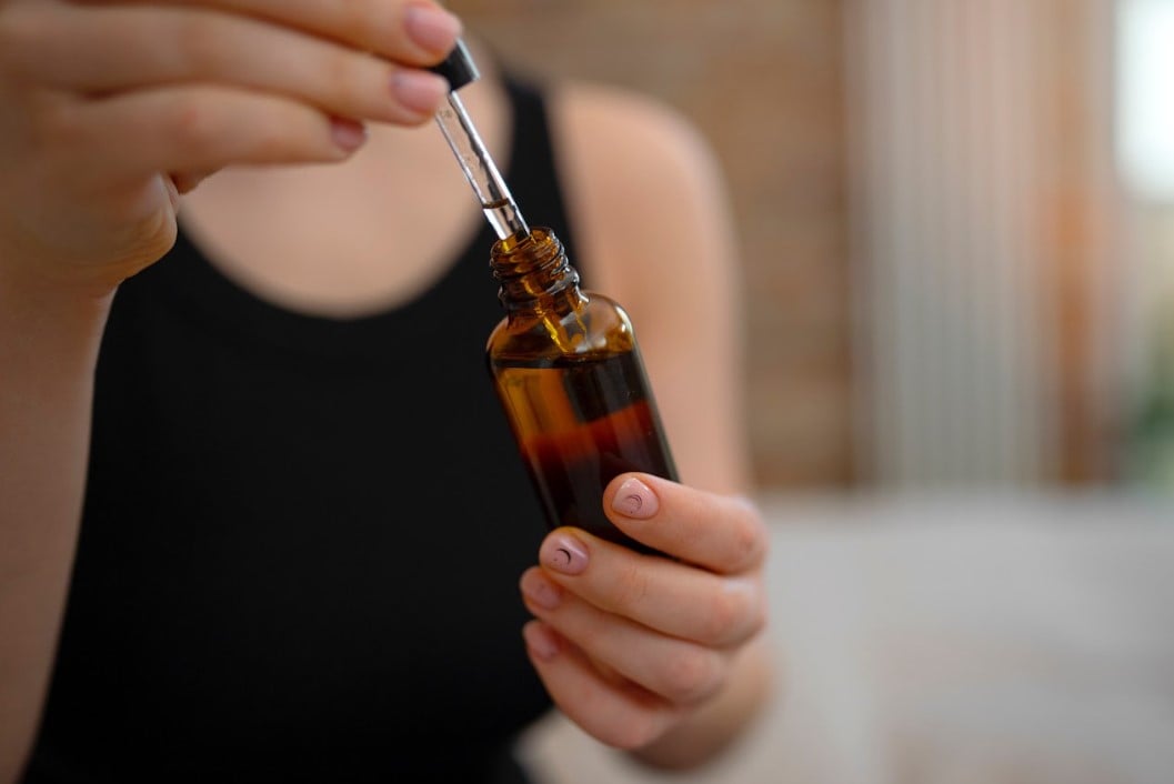 How much CBD is needed against tumors? CBD oil dosing from a bottle for cancer